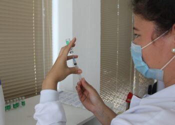 Município aguarda recebimento de vacinas para retomar aplicação de primeiras doses na segunda-feira; não haverá vacinação no final de semana