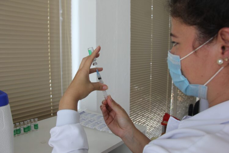 Município aguarda recebimento de vacinas para retomar aplicação de primeiras doses na segunda-feira; não haverá vacinação no final de semana