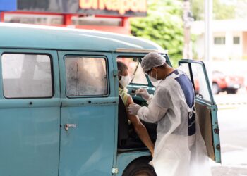 Arroio do Meio: Drive thru aplica 340 doses da vacina em dois dias
