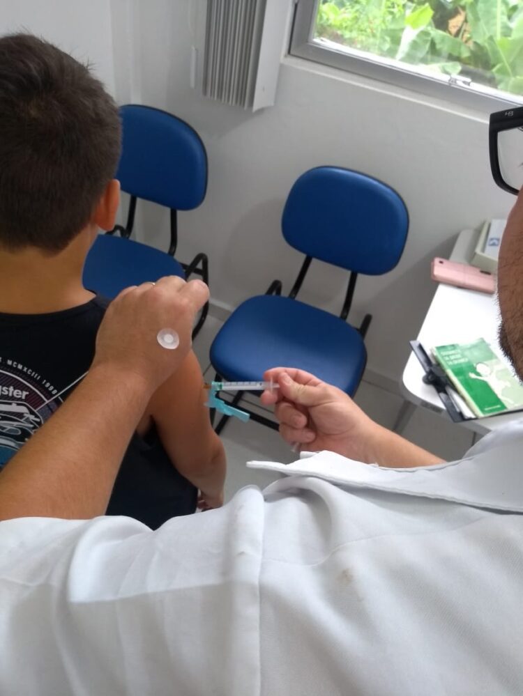 Vacinação e mutirão cartão SUS com movimentação intensa em Estrela