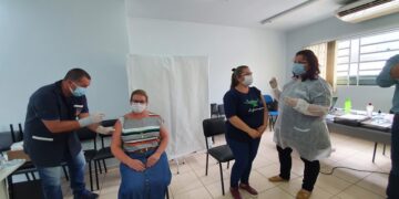 Primeiras munícipes são vacinadas contra a covid-19