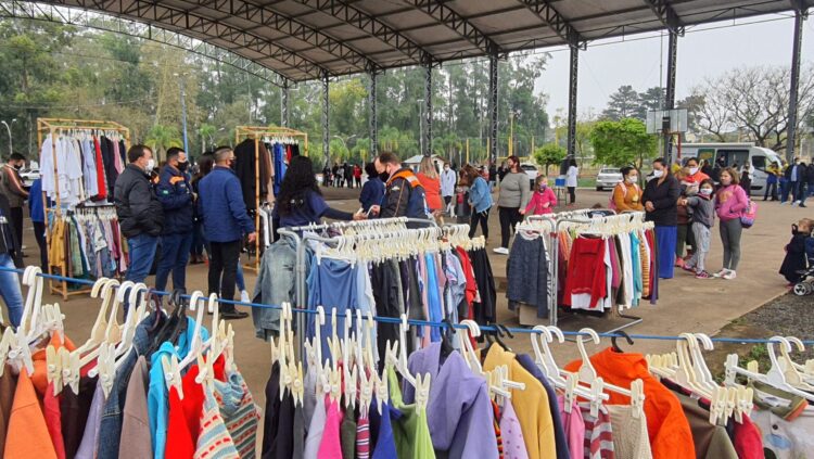 Varal Solidário entrega mais de 1,5 mil peças em ação