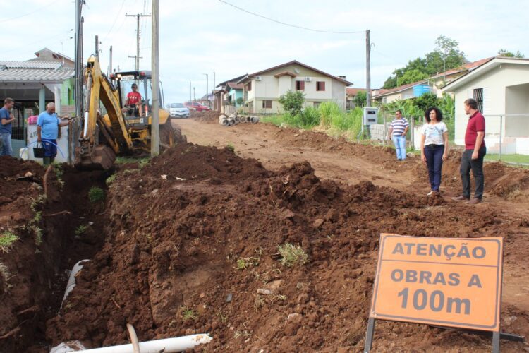 Inicia obra de pavimentação da rua 29 de Maio