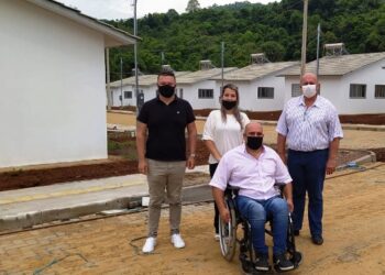 Vice-prefeito Eder Ciceri visita projeto habitacional em Imigrante