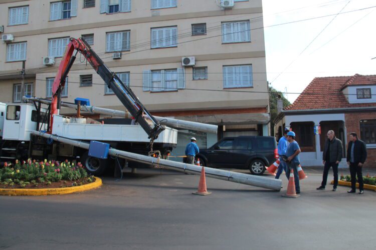 Começa instalação dos postes do videomonitoramento de Estrela