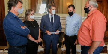 Comitiva pede apoio ao Estado para pavimentação e perfuração de poços