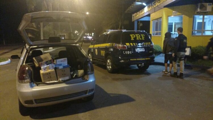 PRF apreende mais de 4 mil maços de cigarros e prende homem em Lajeado