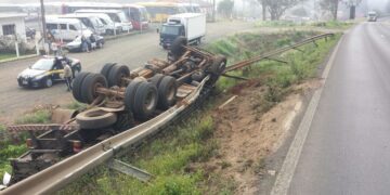 PRF atende acidente envolvendo condutor com CNH cassada e 132 multas no prontuário