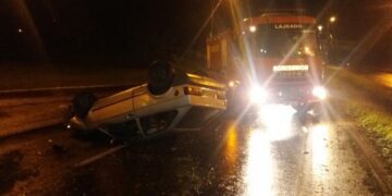 Duas pessoas ficam feridas  após capotamento na BR-386 em Estrela