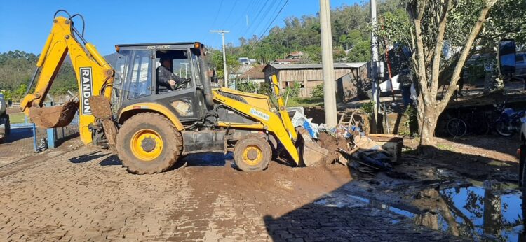 Encantado realiza limpeza  da cidade após enchente