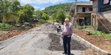 Prefeito de Encantado visita diversas obras em andamento no município