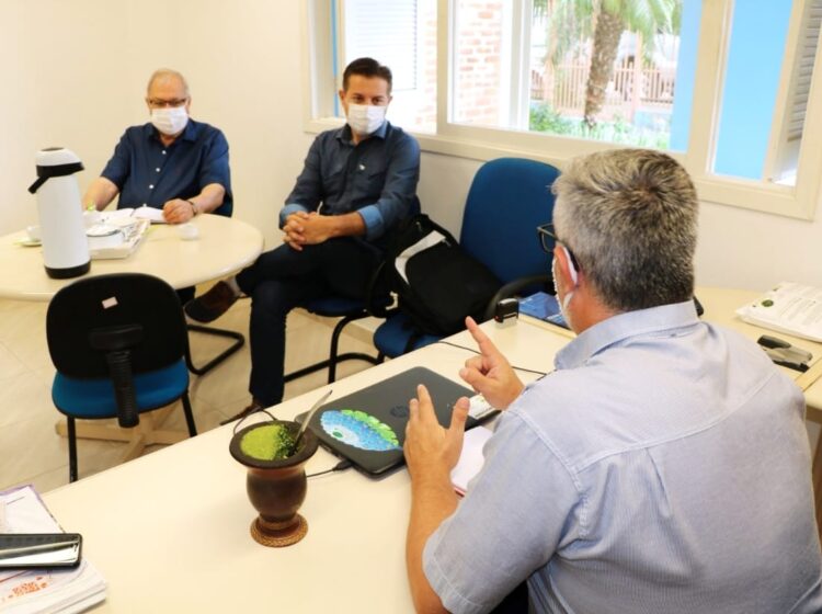 Reunião na sede da EMATER define novo plano de trabalho