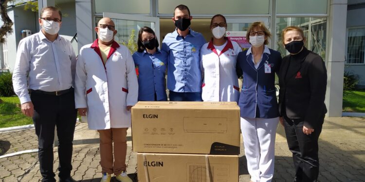 Gelos São José faz doação ao Hospital Santa Terezinha