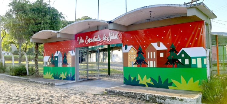 Show e chegada do Papai Noel movimentam a Vila Encantada de Natal nesta sexta