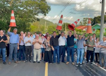 Primeira etapa do Asfalto Comunitário de Linha São Luís é inaugurada