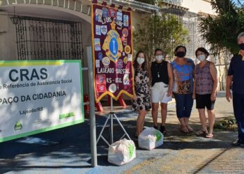 Famílias lajeadenses em vulnerabilidade receberam 100 cestas básicas do Lions Florestal