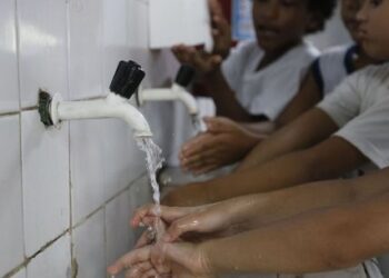 Apesar de avanço em IDH, Brasil perde 5 lugares em ranking mundial
