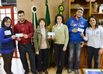 Três primeiros ganhadores recebem premiação da Campanha Compra Premiada 2016