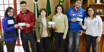 Três primeiros ganhadores recebem premiação da Campanha Compra Premiada 2016