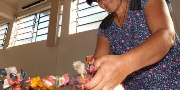 Emater oferece curso de artesanato com escamas de peixe