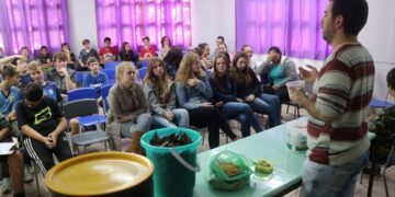 Alunos de Marques de Souza participam de atividade sobre compostagem de resíduos orgânicos