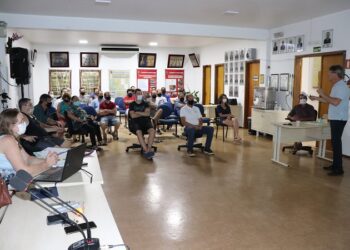 Reunião com moradores aprova asfalto em Santo Antônio