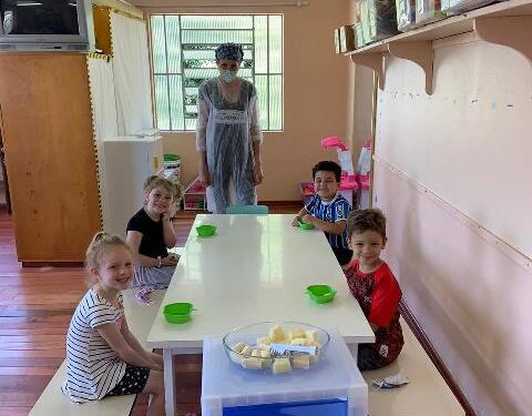 Poucas crianças voltam as aulas no primeiro dia