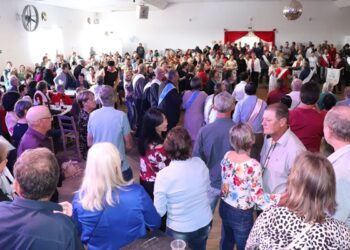 Alegria e diversão no Baile Regional da Terceira Idade