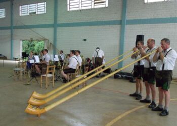 Banda alemã no piquenique dos idosos