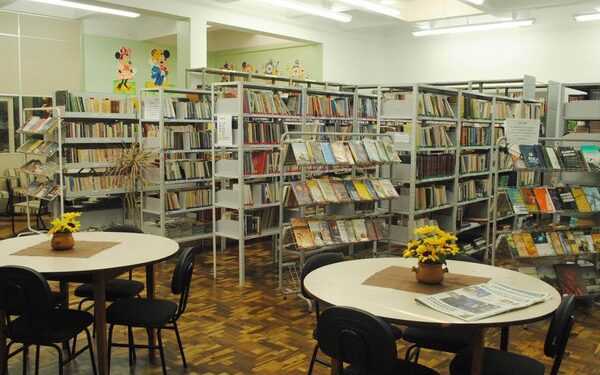 Biblioteca Pública conta com linha telefônica direta