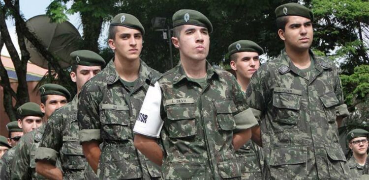 Jovens que prestaram serviço militar nos últimos cinco anos devem ser apresentar