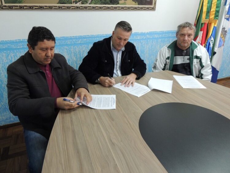 Executivo e Acics assinam documento que regulamenta Campanha de Prêmios
