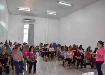 Profissionais alertam para os riscos do câncer de mama