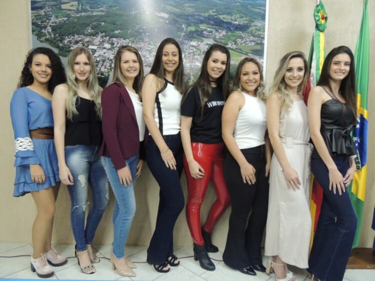 Candidatas da 7ª ExpoCruzeiro e festa do aipim fazem desfile de rua no dia 22