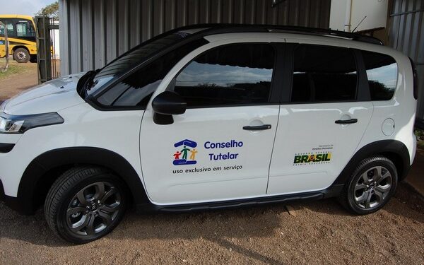 Imigrante recebe equipamentos para o Conselho Tutelar