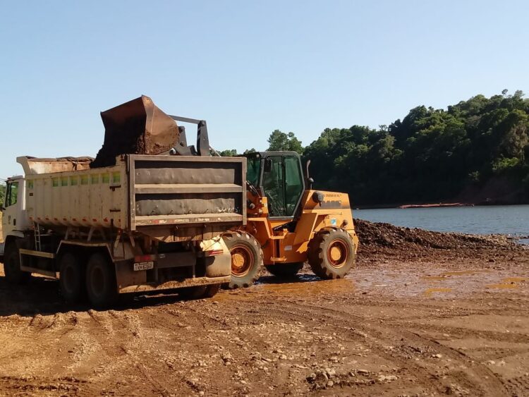 Município volta a extrair cascalho do Rio