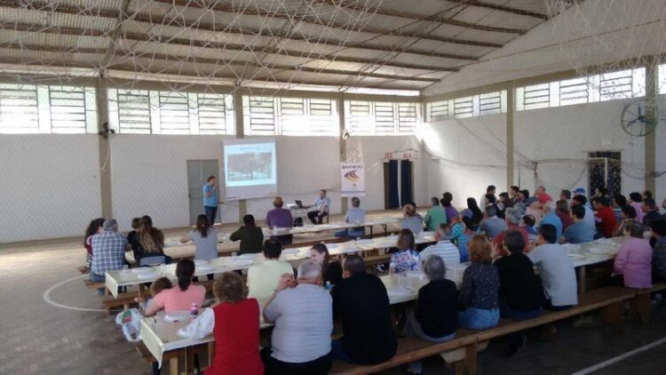 Encontro em Roca Sales celebra colheita na fruticultura