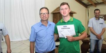 Produtores recebem certificado de participação em Curso de Boas Práticas Agrícolas em Erva-Mate