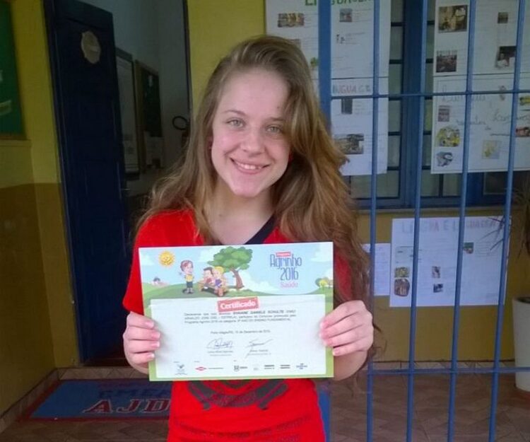 Aluna de escola municipal de Estrela vence concurso regional de redação