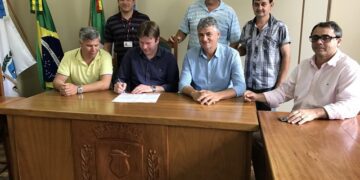 Prefeitura e Dália Alimentos assinam protocolo de intenções para produção de aves em Venâncio Aires