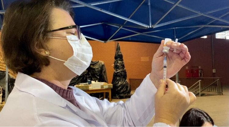 Vacinação contra a Covid-19 em Lajeado continua para maiores de 18 anos