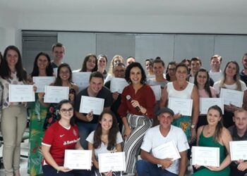 Curso de Comunicação e Oratória integra profissionais de várias cidades