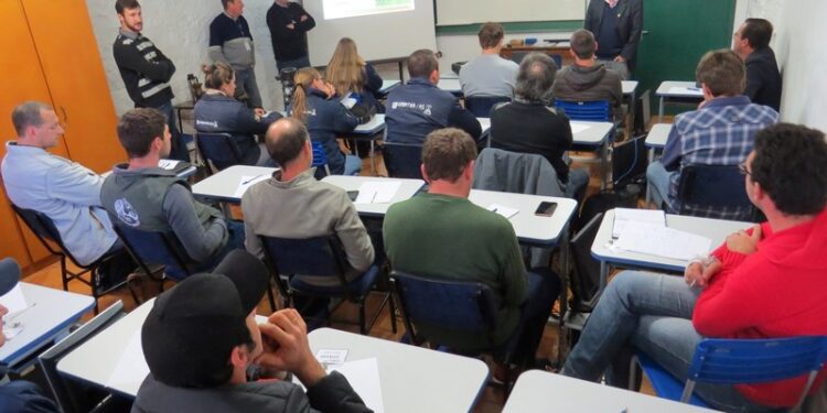 Curso de Dieta para Vacas Leiteiras forma turma em Teutônia