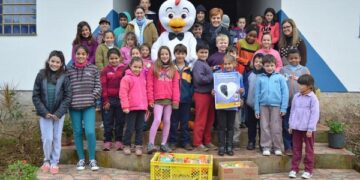 Minuano realiza doação de alimentos para escolas