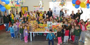 Brinquedos e achocolatado Dália Kids alegram crianças em Anta Gorda