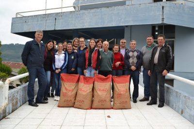 Rede municipal recebeu 100 quilos de leite em pó (Foto: Carina Marques)