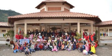 Escola recebe material pedagógico e esportivo do Projeto Criança Dália