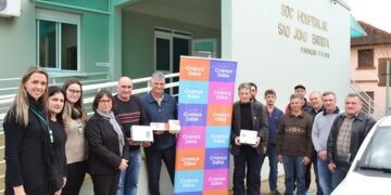 Criança Dália entrega equipamentos a Hospital de Nova Bréscia
