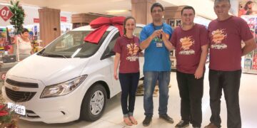 Dália Supermercados entrega carros a consumidores de Encantado e Cruzeiro do Sul contemplados em campanha