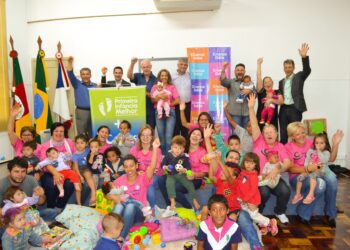 Criança Dália entrega mais de R$ 6 mil em materiais a programas sociais desenvolvidos em Estrela